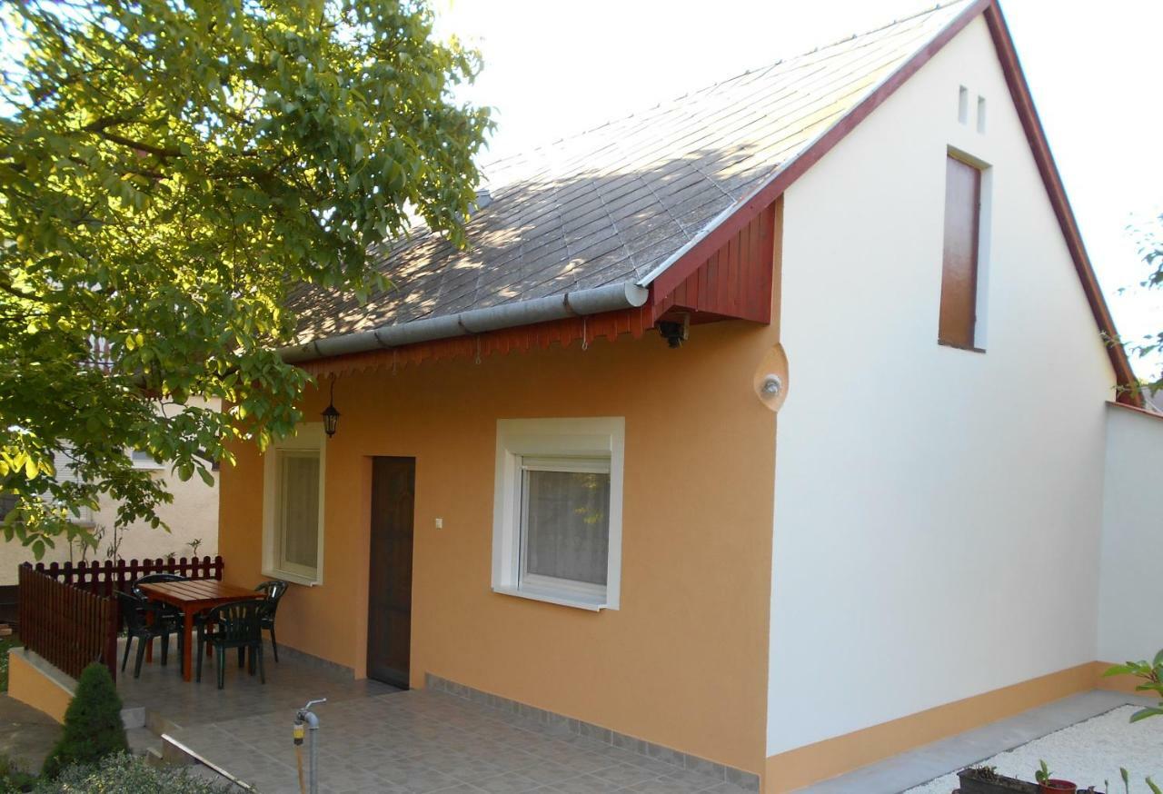 Zsuzsi Apartman Zalakaros Eksteriør billede